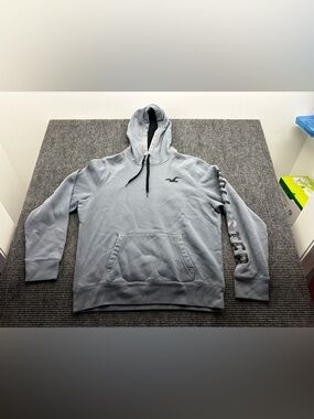Men’s Gray Hollister Pullover Hooded Hoodie Chest And Arm Logo Sweatshirt XL